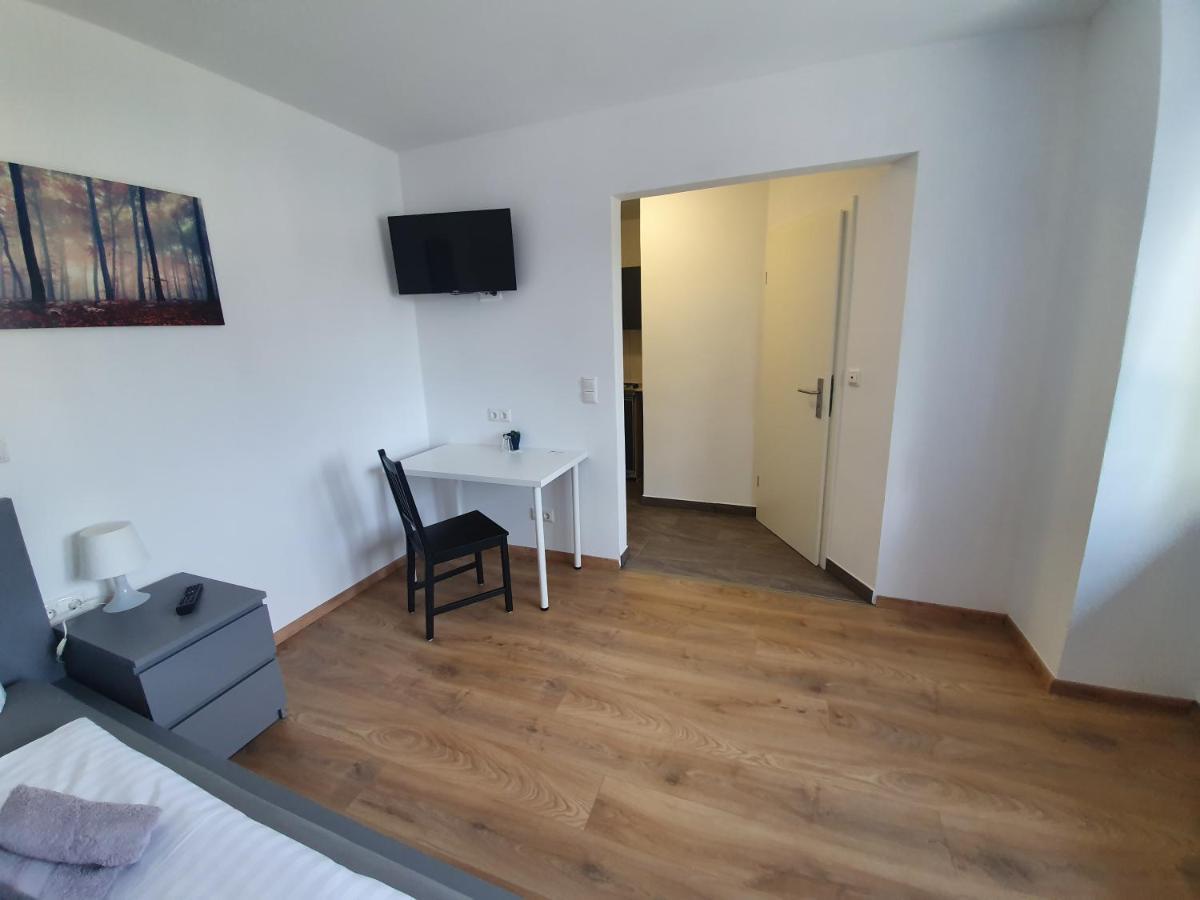 Gaestehaus Am Heuss-Platz Erlangen Bagian luar foto