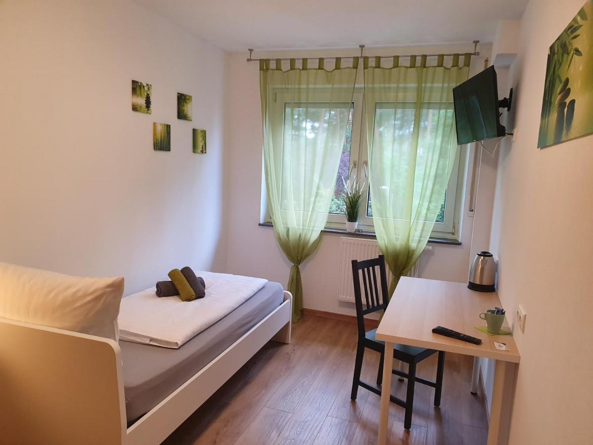 Gaestehaus Am Heuss-Platz Erlangen Bagian luar foto