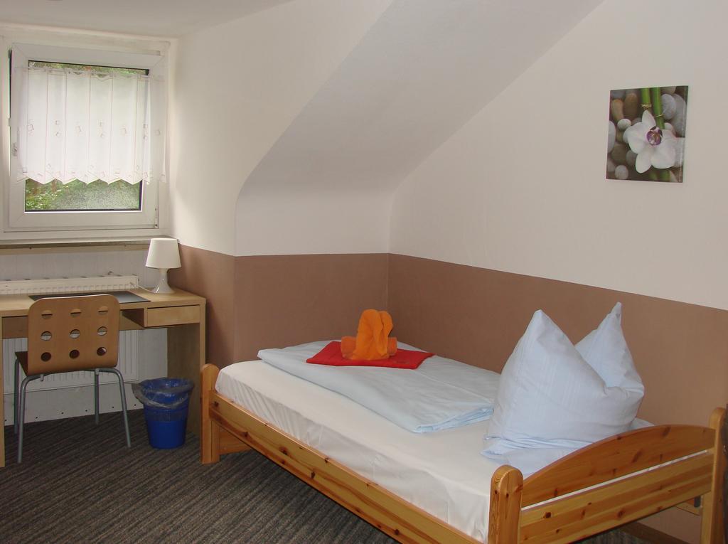 Gaestehaus Am Heuss-Platz Erlangen Ruang foto