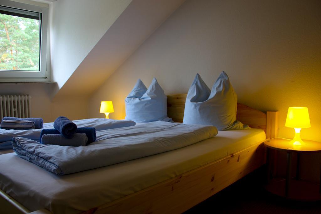 Gaestehaus Am Heuss-Platz Erlangen Ruang foto